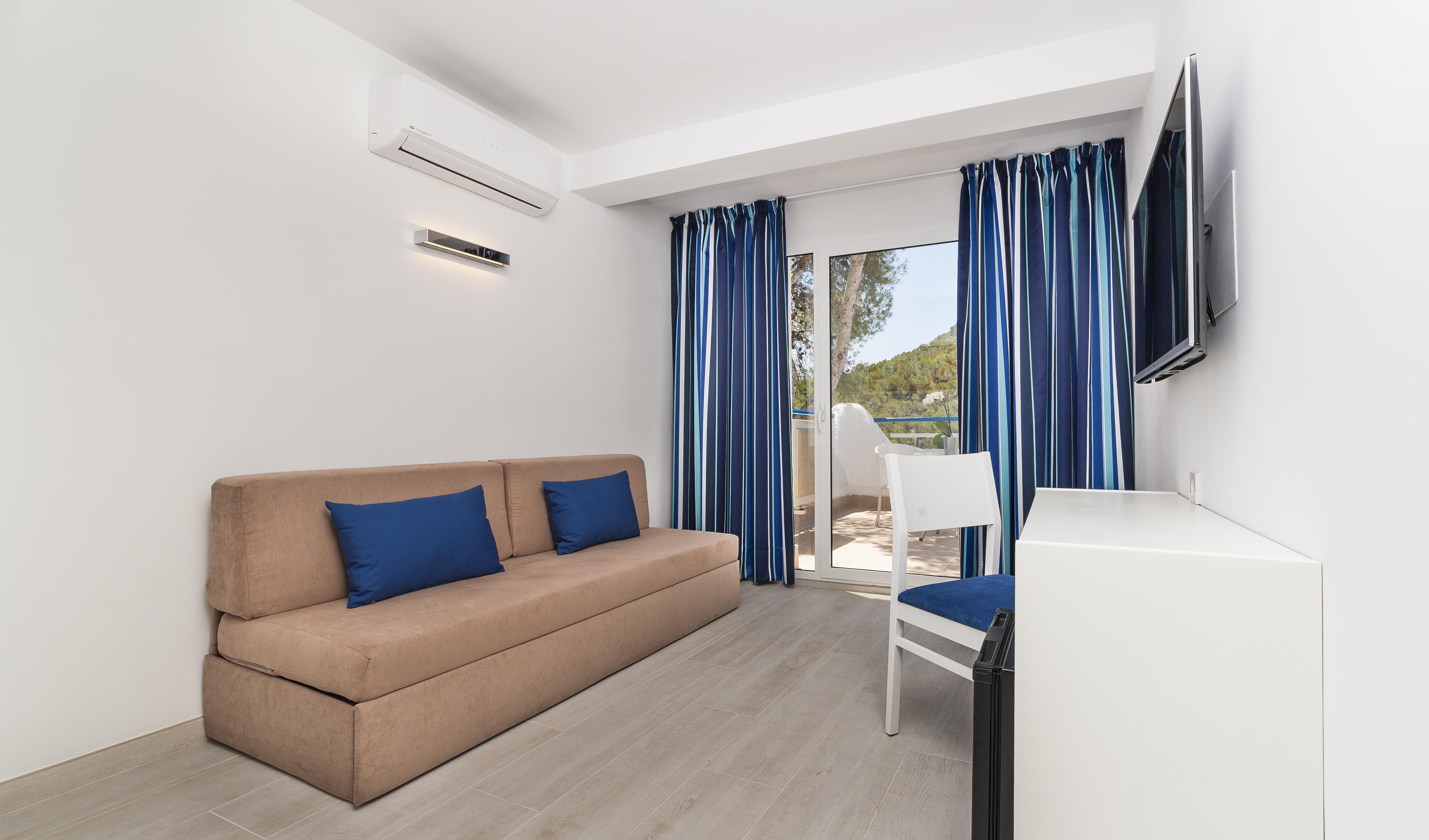 Globales Montemar Hotel Cala Llonga  Exterior photo