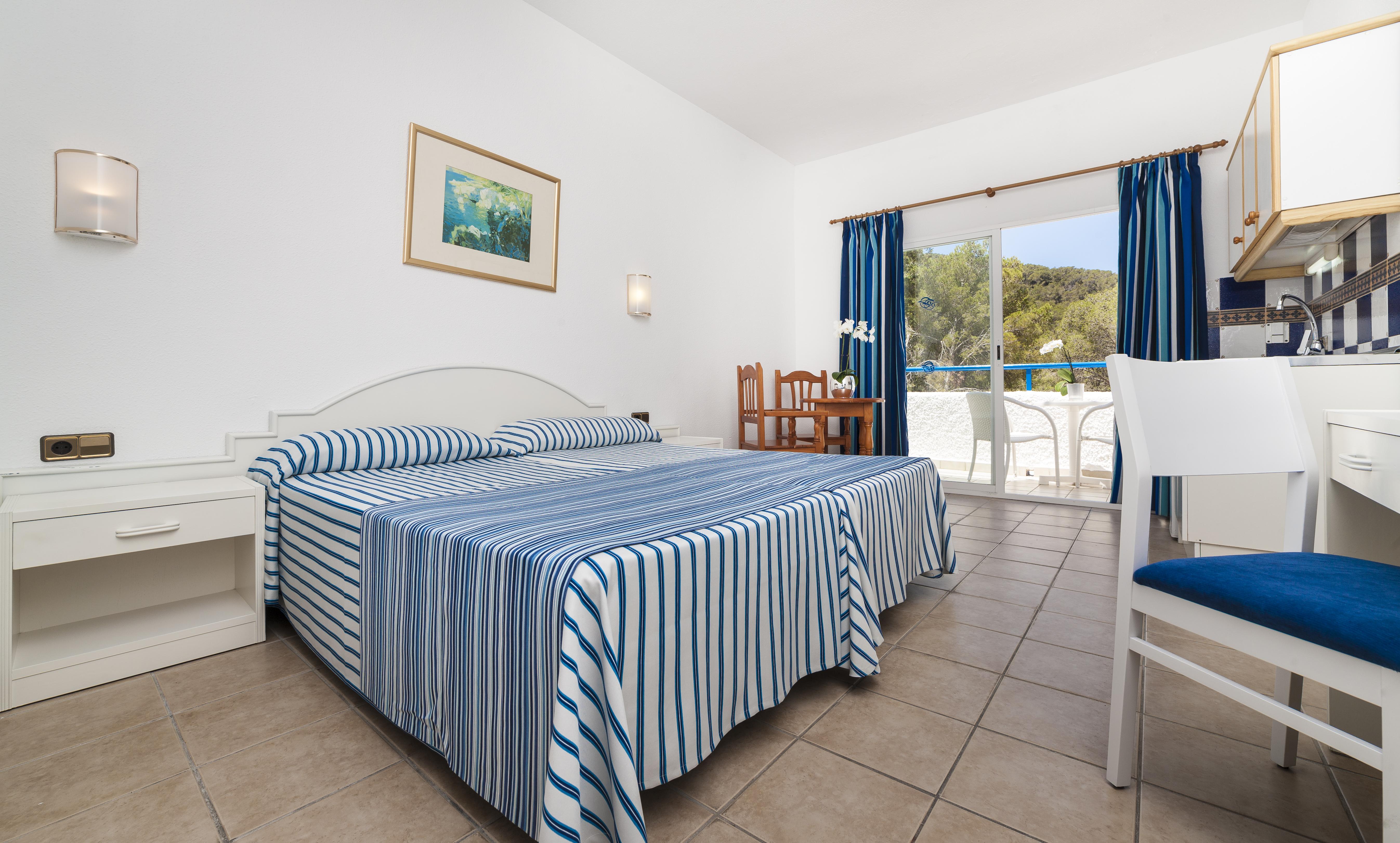 Globales Montemar Hotel Cala Llonga  Exterior photo