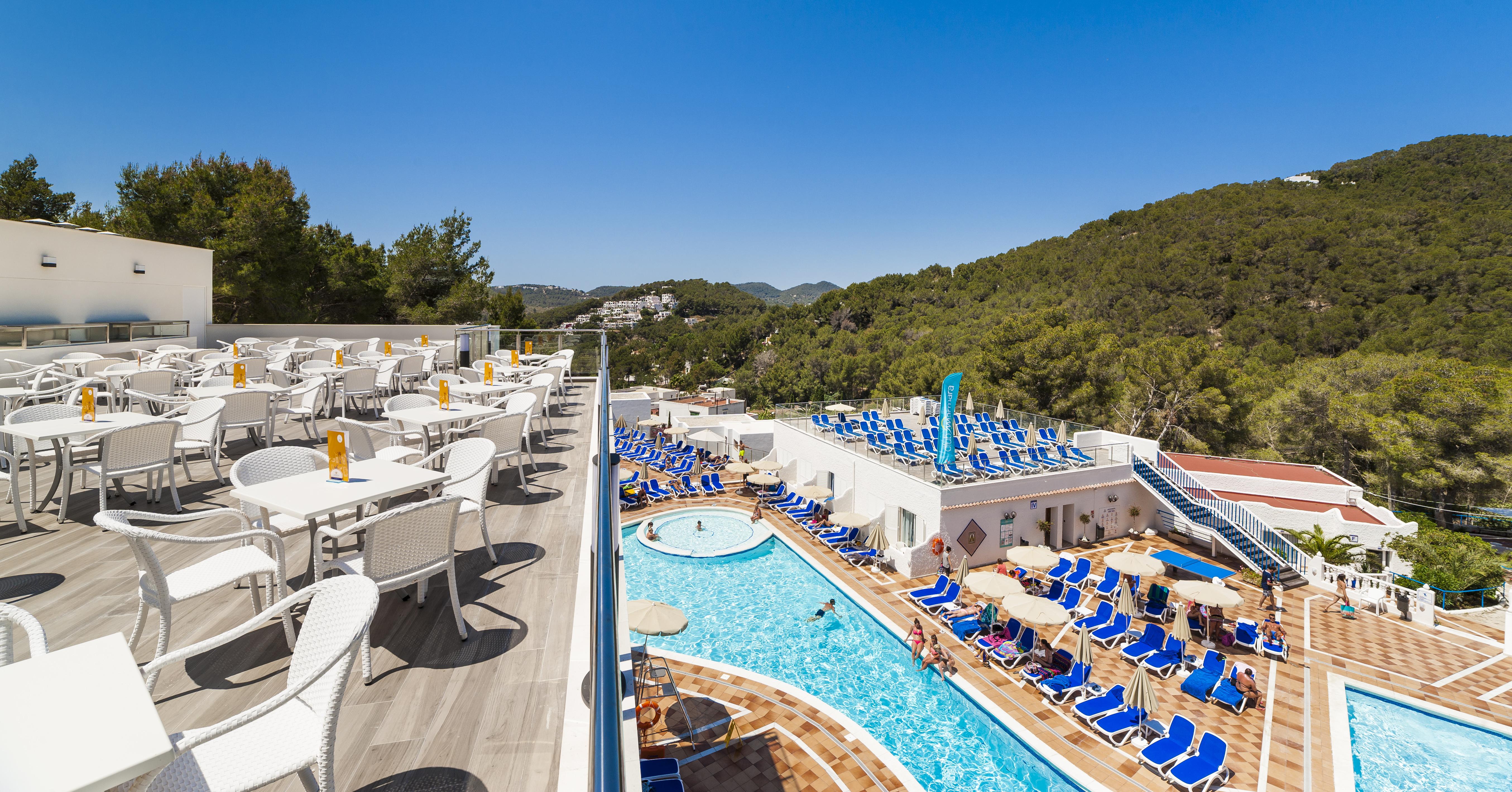 Globales Montemar Hotel Cala Llonga  Exterior photo
