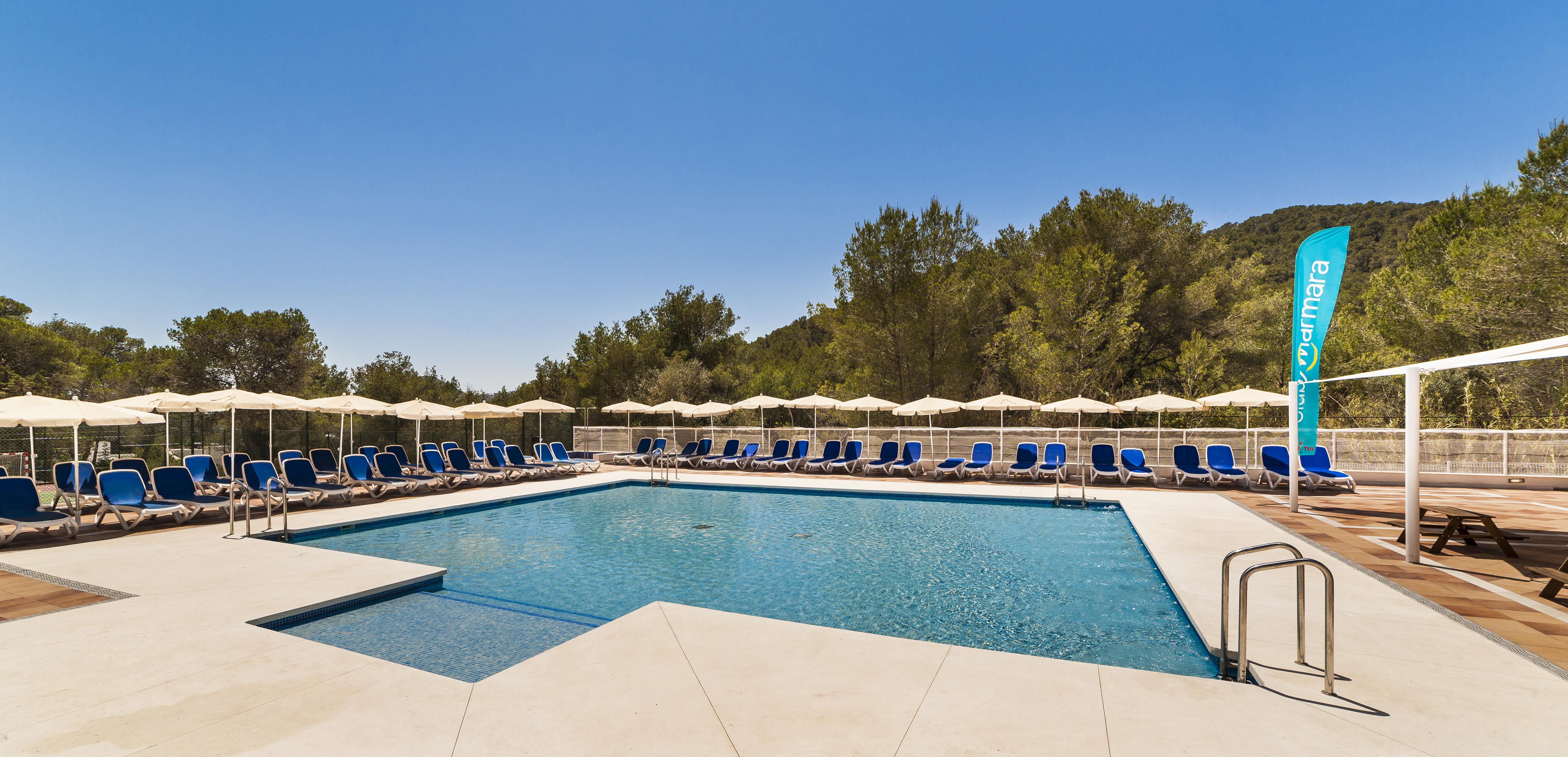 Globales Montemar Hotel Cala Llonga  Exterior photo