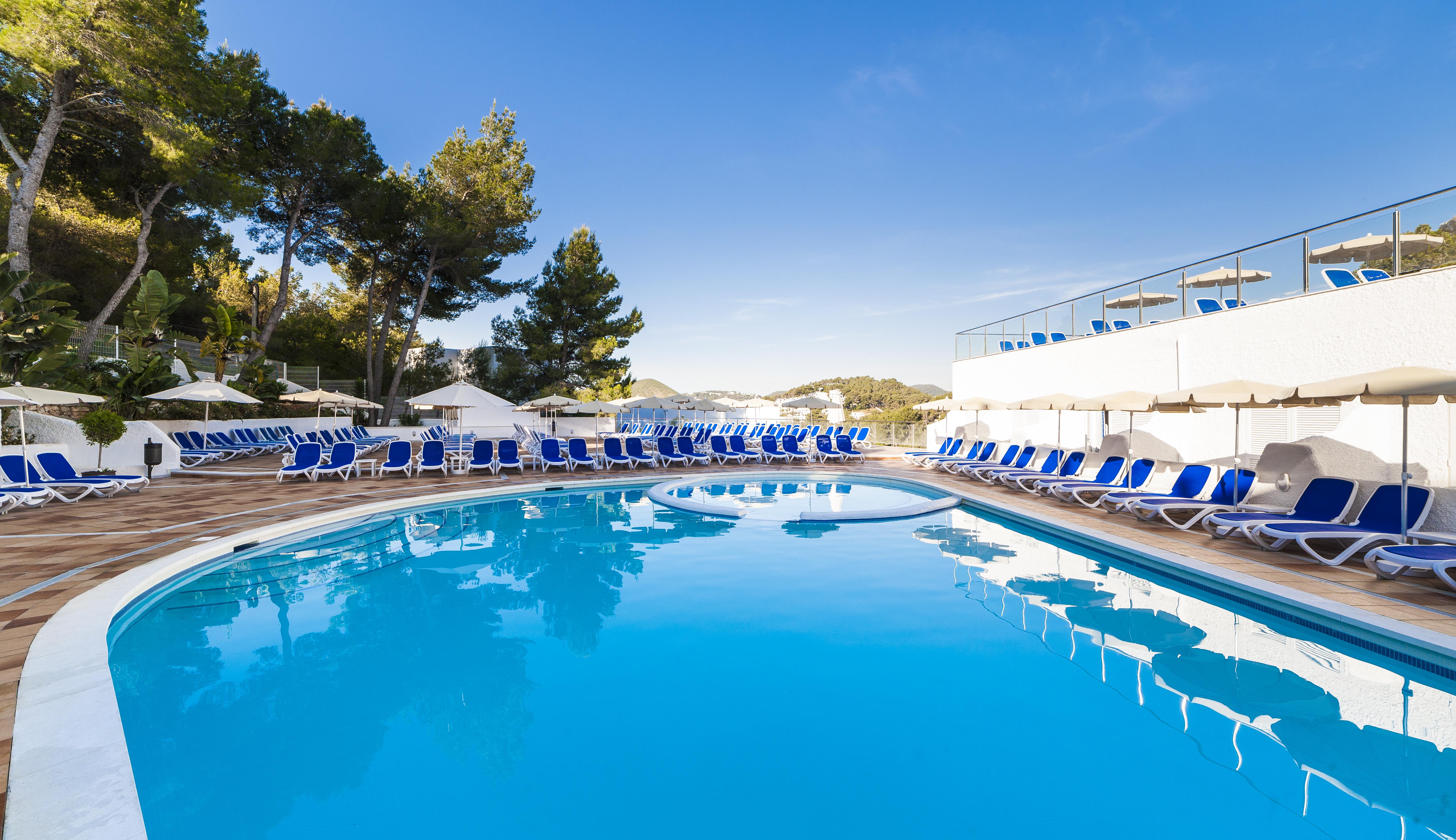 Globales Montemar Hotel Cala Llonga  Exterior photo