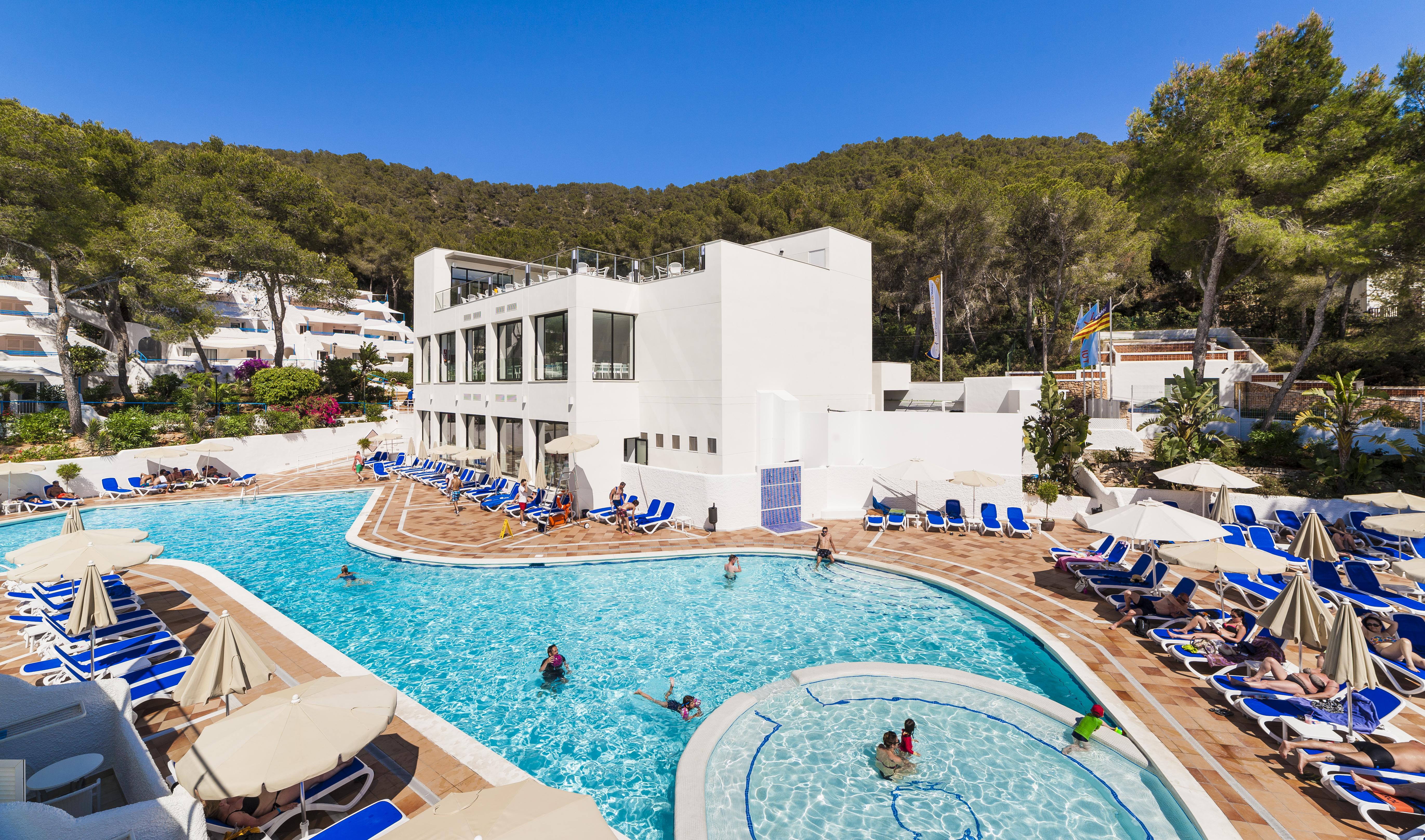 Globales Montemar Hotel Cala Llonga  Exterior photo