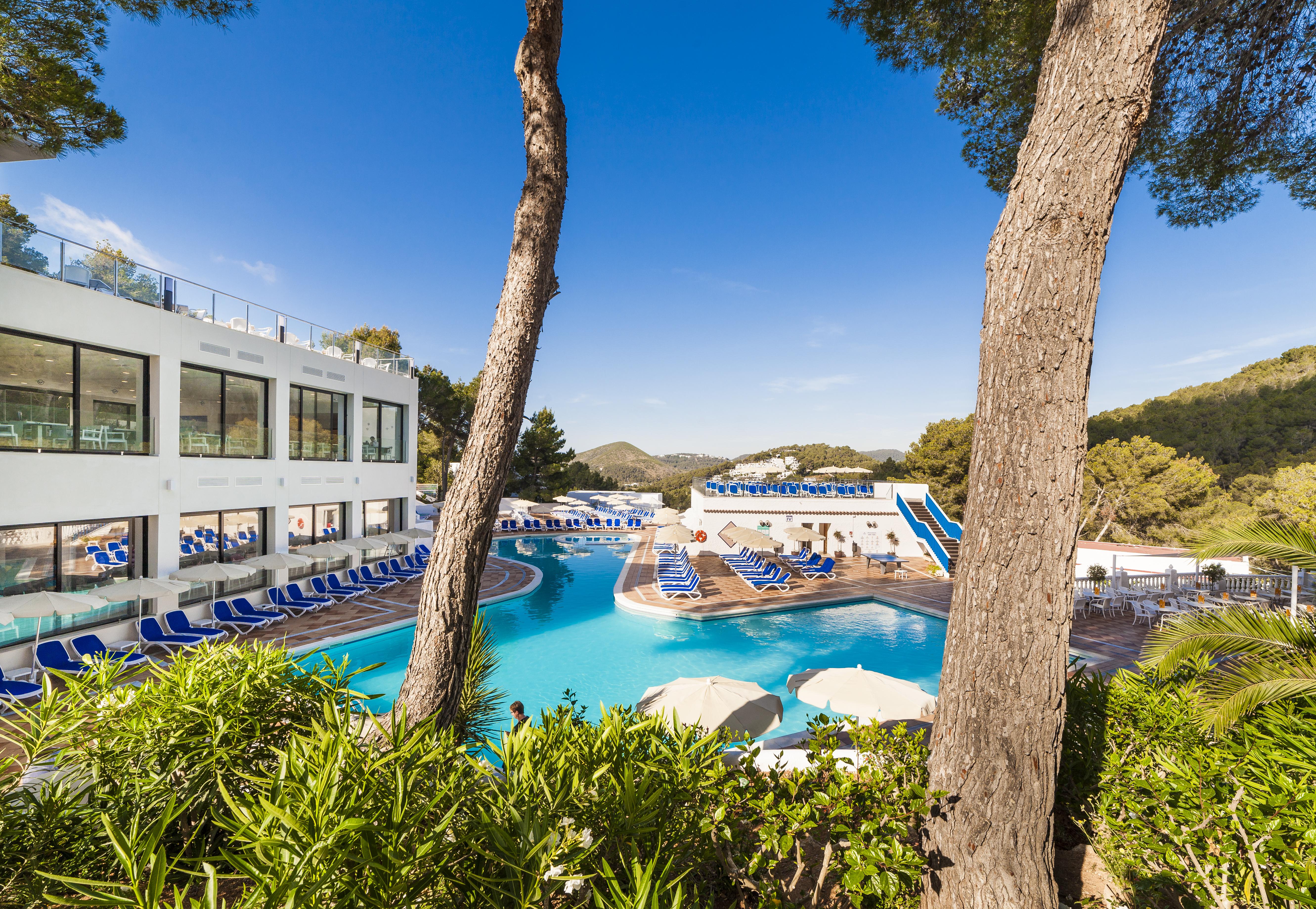 Globales Montemar Hotel Cala Llonga  Exterior photo