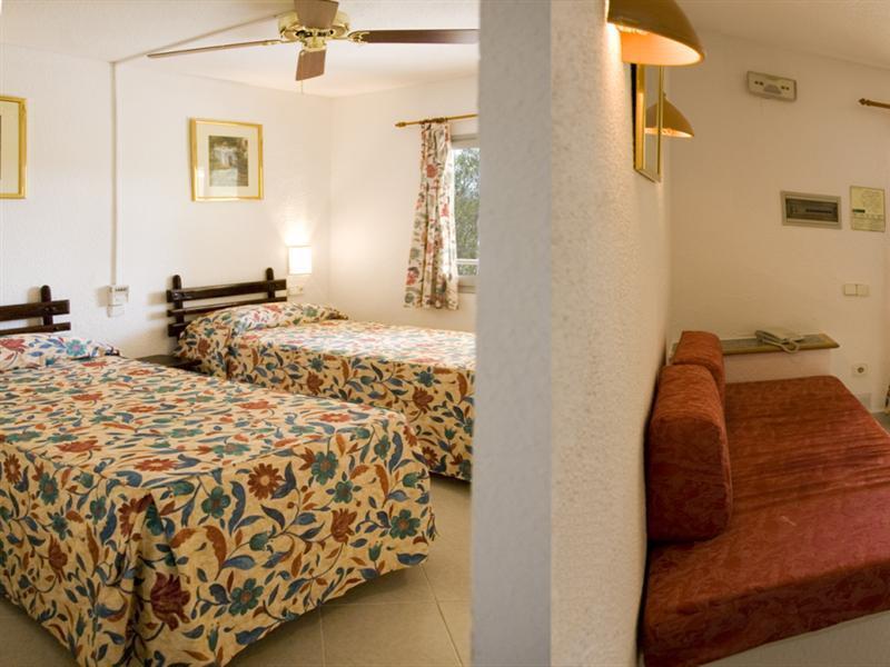 Globales Montemar Hotel Cala Llonga  Exterior photo